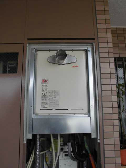 RUF-A1615AT(B) - 扉内設置（丸排気） | リンナイ | ガス給湯器の交換 