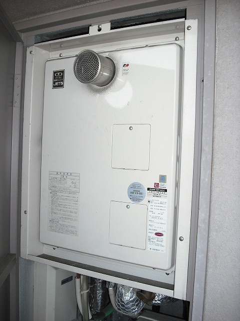 RUJ-A1610T - 扉内設置（丸排気） | リンナイ | ガス給湯器の交換が 