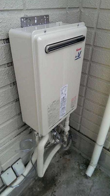 RUJ-A2400W - 屋外壁掛 | リンナイ | ガス給湯器の交換が安い【湯 
