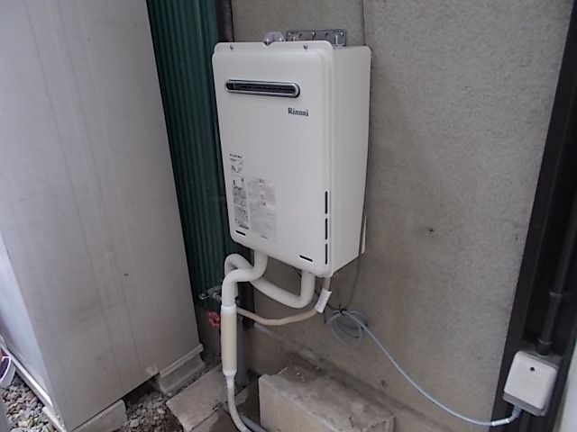 RUX-A2015W-E - 屋外壁掛 | リンナイ | ガス給湯器の交換が安い【湯 