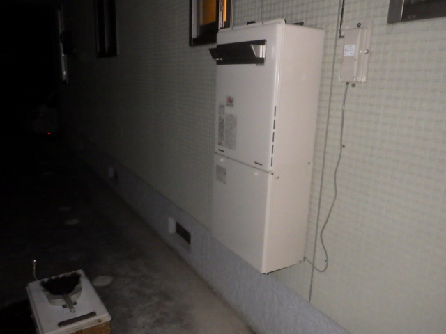 ガスふろ給湯器設置フリー型（屋外壁掛）の交換・修理施工例 | 給湯器 